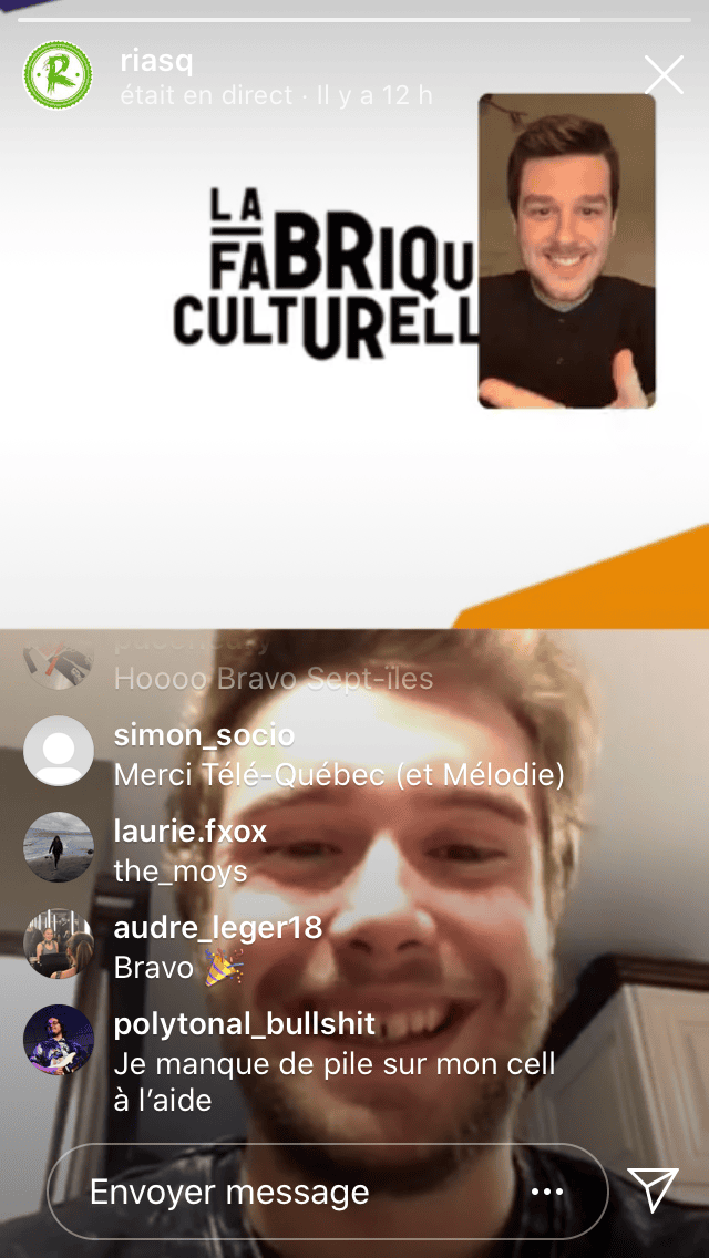 Une diffusion Instagram Live en écran partagé mettant en scène deux hommes souriants ; la moitié supérieure affiche le logo de « La Fabrique Culturelle », tandis que la moitié inférieure présente les commentaires des spectateurs en français.